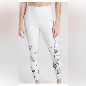 Athleta Elation White Leggings with Black Floral Print Sz XXS